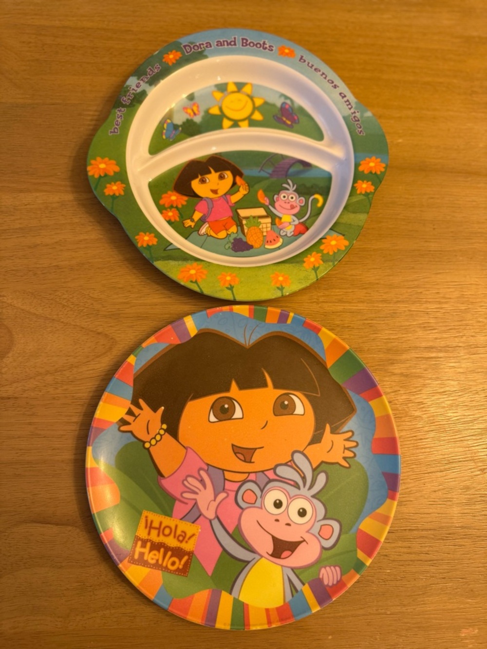 Vintage Y2K Dora the Explorer plastic kid plates   (Set of 2)